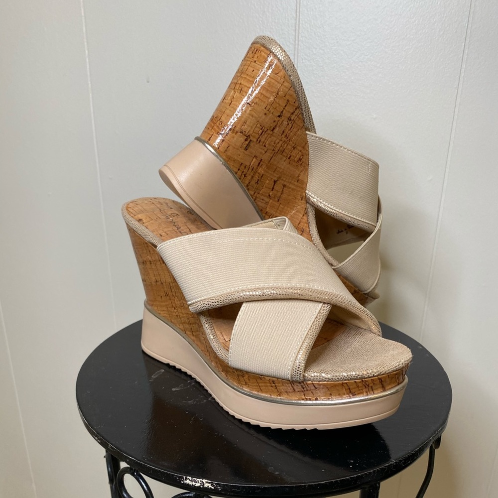 NWOT DONALD PLINER WEDGE